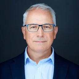Kelemen Gábor bőrdíszműves mester, MODELLO Intézet